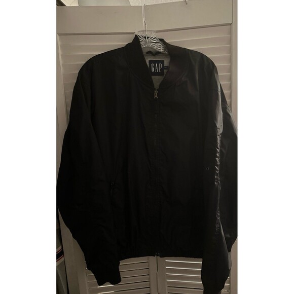 Gap black men’s zip up jacket - Picture 2 of 6